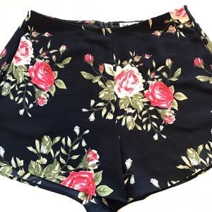 Show Me Your MuMu | Floral Sawyer Shorts | Navy